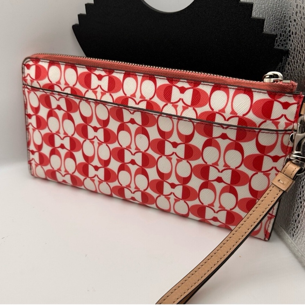 EUC Coach 1941 Peyton Dream C
Accordion Zip Wallet/Wristlet - Picture 10 of 11